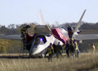 Fighter jet pilot ejects in failed landing at Navy air base in Texas – Daily Press