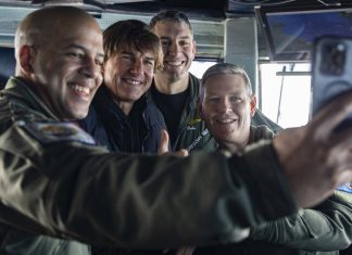 ‘Top Gun’ star Tom Cruise visits crew aboard Norfolk-based USS George H.W. Bush – Daily Press