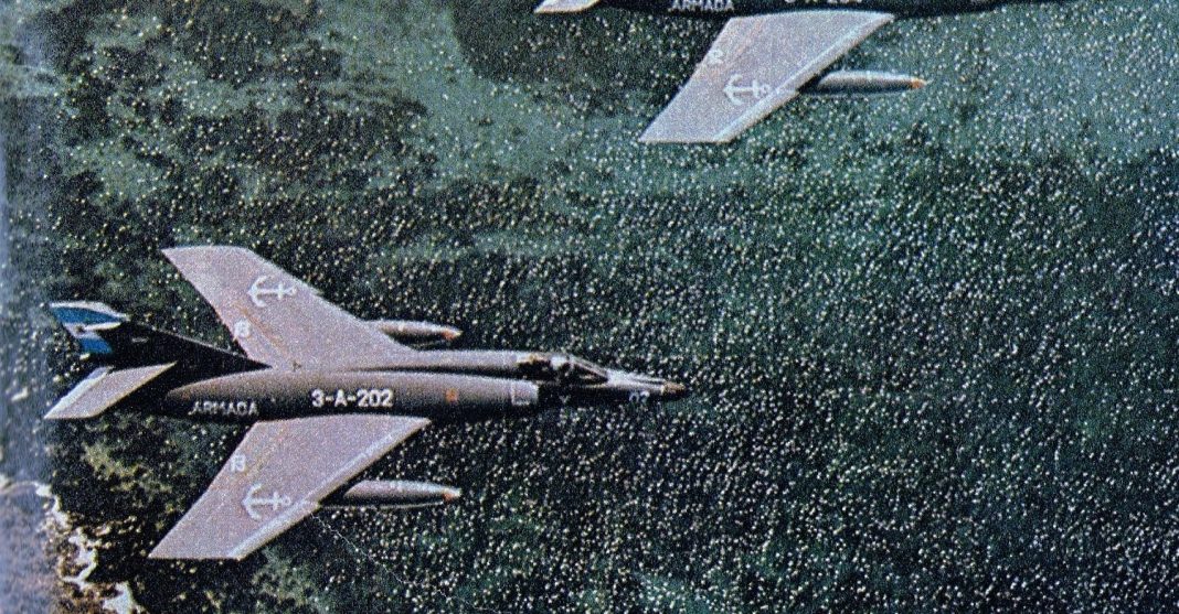 Etendard_en_1982.jpg