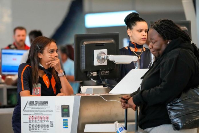 APTOPIX_Airport_Delays_New_York_89807.jpg