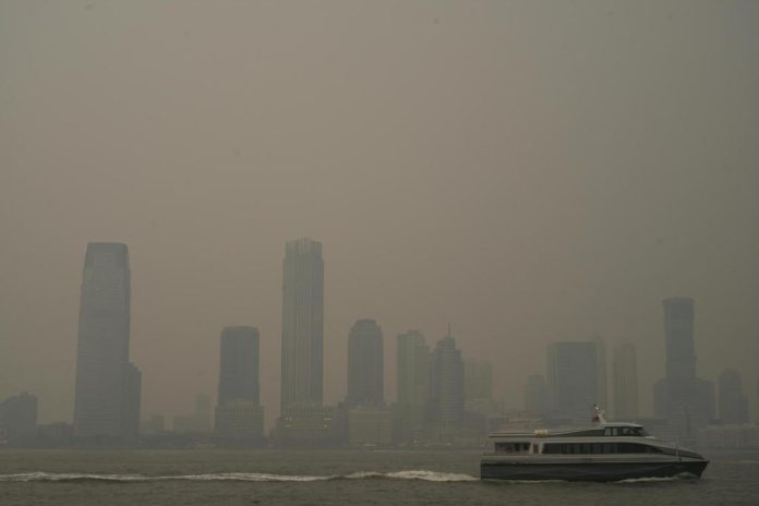 APTOPIX_Canada_Wildfires_New_York_35334-1.jpg