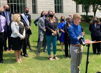 Judge strikes down Arkansas ban on gender-affirming care for transgender minors – Daily Press