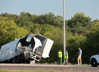 3 dead, 14 hurt after Greyhound bus strikes semis in Illinois; NTSB investigating – Daily Press
