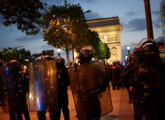 Crowds across France show solidarity at town halls targeted in rioting following police shooting – Daily Press