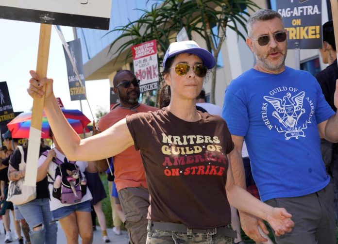 Hollywood_Strikes_57261-1.jpg