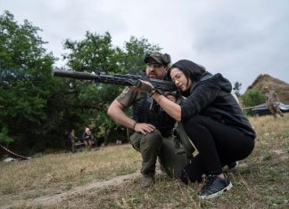 Russian mercenary leader Prigozhin’s commanders pledge loyalty at Kremlin after short-lived mutiny – Daily Press