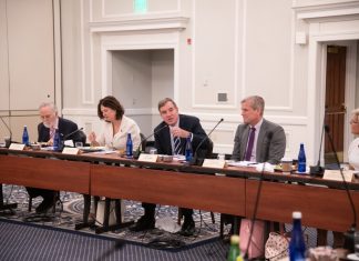 Warner hosts roundtable discussion in Williamsburg ahead of 2026 commemorations – Daily Press