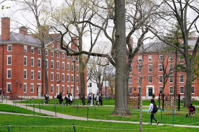 TVP-X-OP-HARVARD-ADMISSIONS-WRE0131127474.jpg