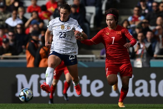 TVP-X-OP-SOCCER-WORKERS-WRE0131152213.jpg