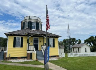 New warning display tower goes up at historic Hatteras Island weather bureau – Daily Press