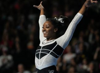 Simone Biles dazzles in her return from a 2-year layoff to dominate the US Classic – Daily Press