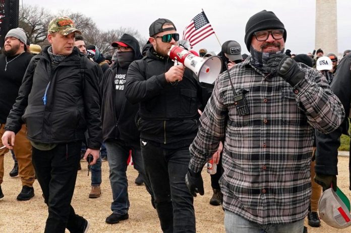 Capitol_Riot_Pround_Boys_02145.jpg