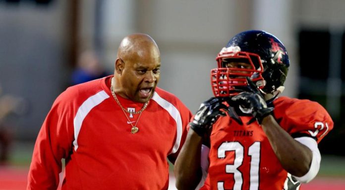 Lake Taylor’s Hank Sawyer will coach with a heavy heart this season, but he knows it’s his ministry – Daily Press