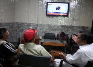 Rescuers save 8 people trapped in cable car dangling above canyon in Pakistan – Daily Press