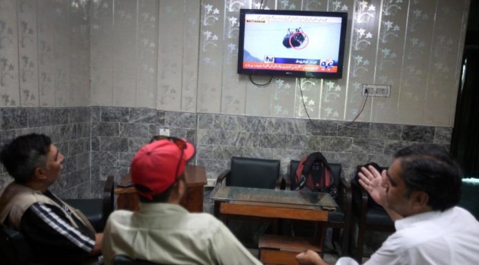 Rescuers save 8 people trapped in cable car dangling above canyon in Pakistan – Daily Press