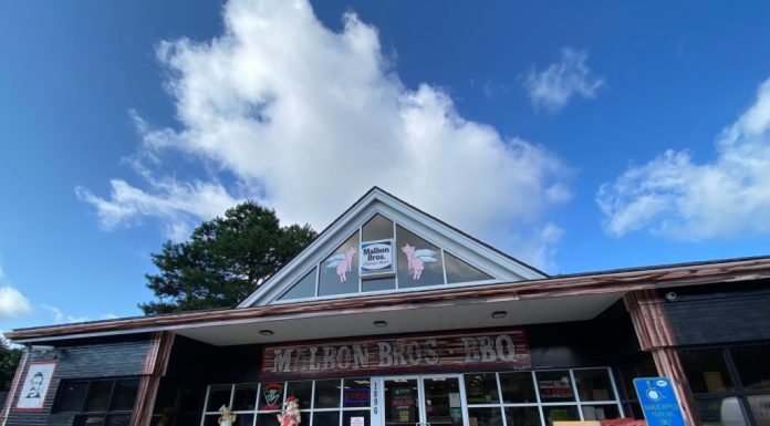 This Virginia Beach gas station has barbecue that’s smack-your-mama good – Daily Press