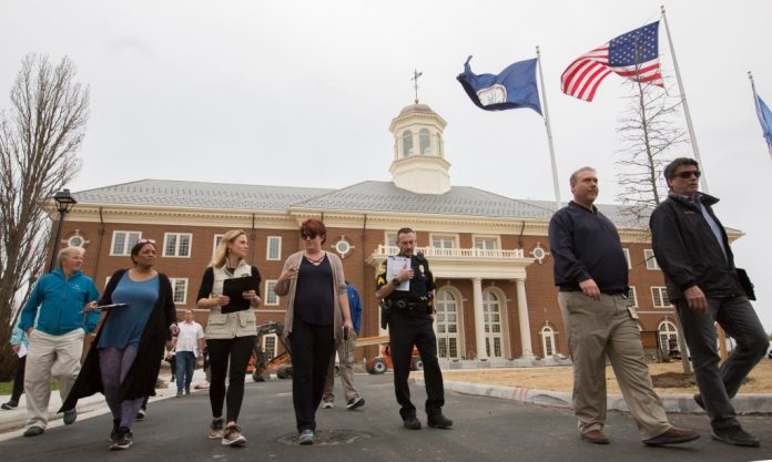 TVP-L-OP-VIRGINIA-BEACH-SHOOTING-VA0122937828.jpg
