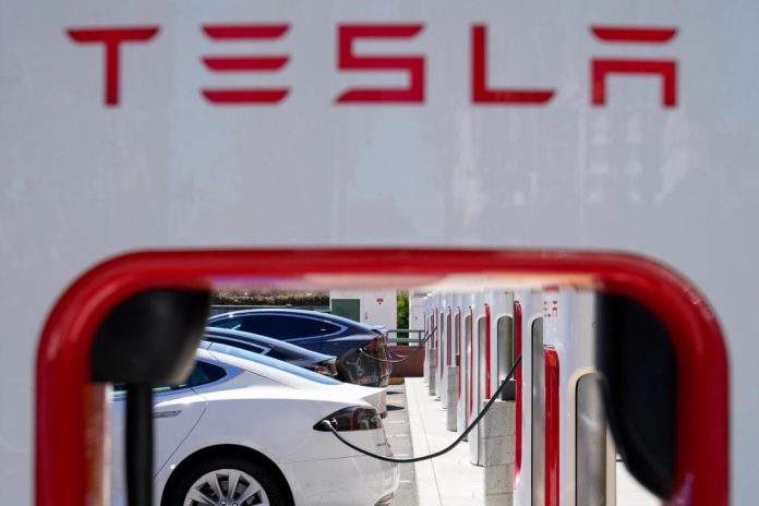 Tesla_Autopilot_Investigation_13169-1.jpg