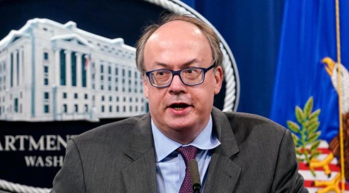 Attorney John Eastman surrenders on charges in Trump’s Georgia 2020 election subversion case – Daily Press